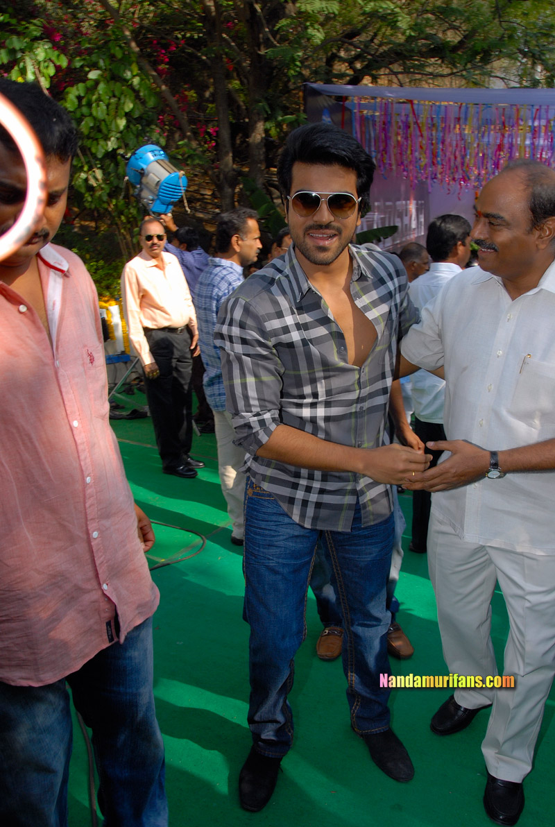 Baadshah_Muhurath_002.jpg