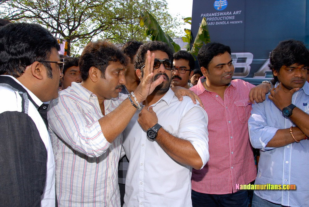 Baadshah_Muhurath_097.jpg