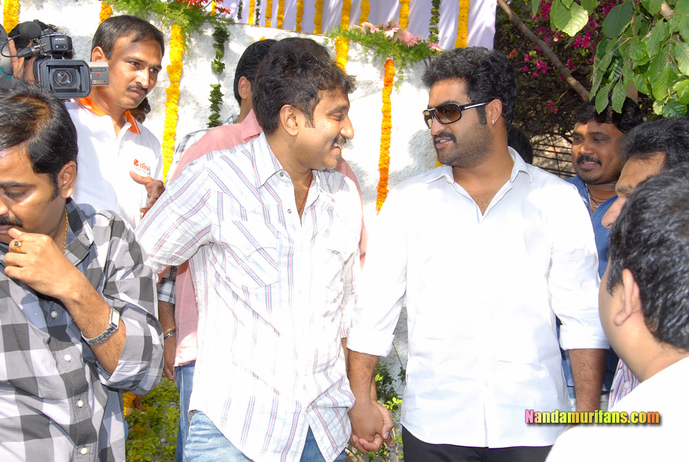 Baadshah_Muhurath_106.jpg