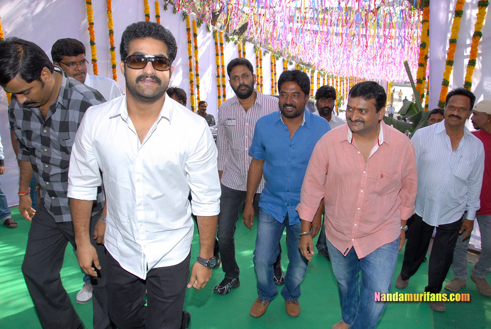 Baadshah_Muhurath_131.jpg