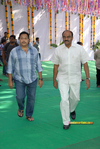 Filename=Baadshah_Muhurath_010.jpg
Filesize=257KiB
Dimensions=800x1192
Date added=Apr 03, 2014 Baadshah_Muhurath_010.jpg