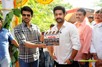 Filename=Baadshah_Muhurath_044.jpg
Filesize=274KiB
Dimensions=1000x666
Date added=Apr 03, 2014 Baadshah_Muhurath_044.jpg