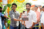 Filename=Baadshah_Muhurath_045.jpg
Filesize=276KiB
Dimensions=1000x666
Date added=Apr 03, 2014 Baadshah_Muhurath_045.jpg