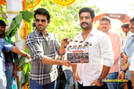 Filename=Baadshah_Muhurath_046.jpg
Filesize=266KiB
Dimensions=1000x666
Date added=Apr 03, 2014 Baadshah_Muhurath_046.jpg