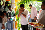 Filename=Baadshah_Muhurath_057.jpg
Filesize=286KiB
Dimensions=1000x666
Date added=Apr 03, 2014 Baadshah_Muhurath_057.jpg