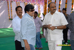 Filename=Baadshah_Muhurath_113.jpg
Filesize=189KiB
Dimensions=1000x671
Date added=Apr 03, 2014 Baadshah_Muhurath_113.jpg