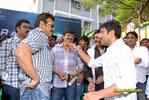 Filename=Baadshah_Muhurath_136.jpg
Filesize=267KiB
Dimensions=1000x671
Date added=Apr 03, 2014 Baadshah_Muhurath_136.jpg