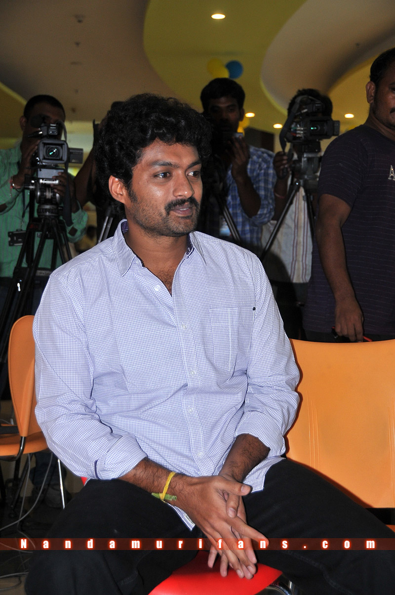 Kalyanram_Radiomirchi_001.jpg