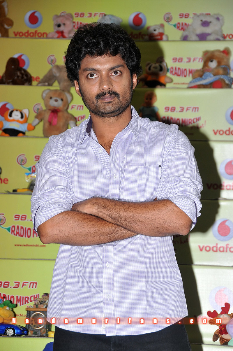 Kalyanram_Radiomirchi_004.jpg