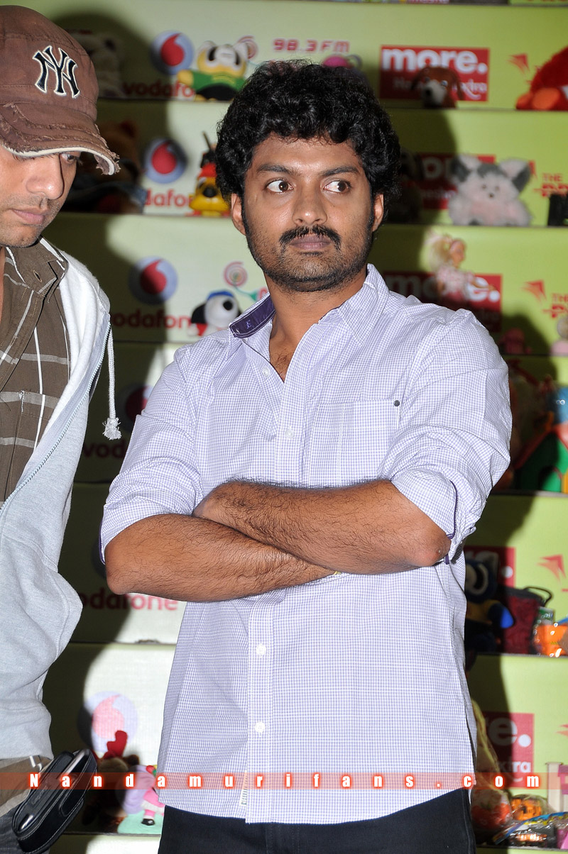 Kalyanram_Radiomirchi_005.jpg