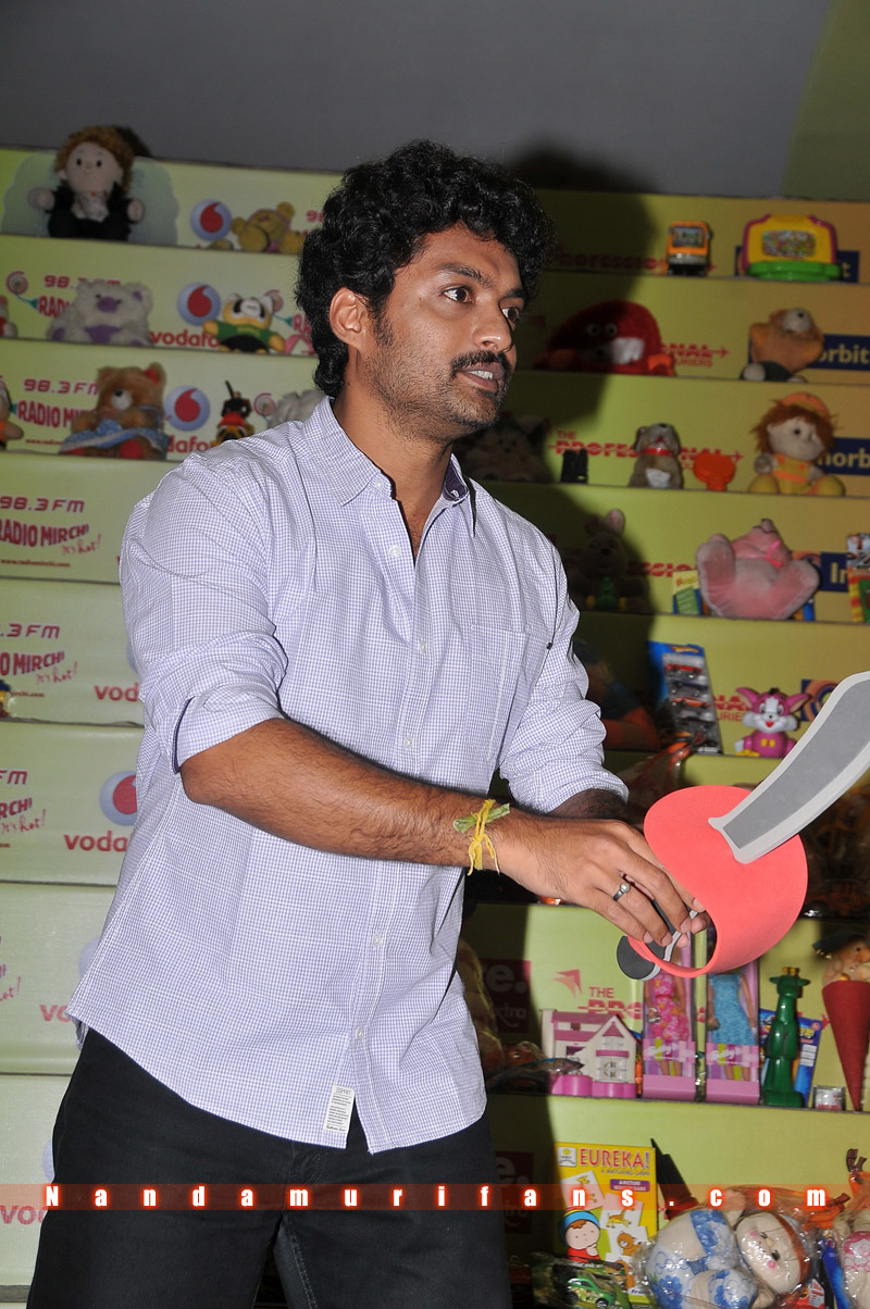 Kalyanram_Radiomirchi_006.jpg