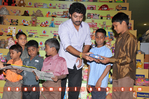 Filename=Kalyanram_Radiomirchi_025.jpg
Filesize=186KiB
Dimensions=800x531
Date added=Apr 03, 2014 Kalyanram_Radiomirchi_025.jpg