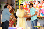 Filename=SriRamarajyam_50Days_074.jpg
Filesize=271KiB
Dimensions=1000x666
Date added=Apr 04, 2014 SriRamarajyam_50Days_074.jpg