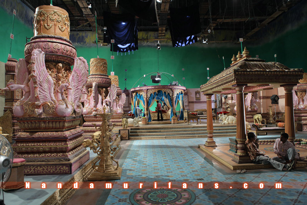 SriRamarajyam_Sets_083.jpg